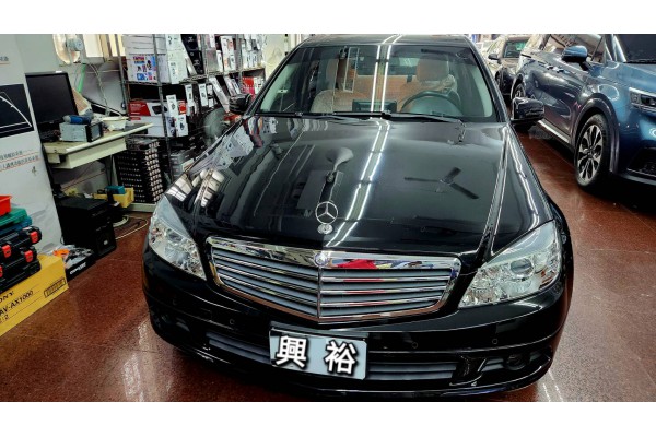 【興裕汽車音響】【BENZ 賓士】C200 安裝10.25吋螢幕多媒體安卓主機｜配有ZLike +藍芽+導航王+支援音樂播放+雙聲控｜8核8+128G｜IPS全觸控電容屏螢幕｜