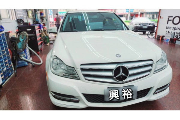  【BENZ 賓士】C300 安裝【DynaQuest】DVR-126 前後雙錄電子後視行車紀錄器｜+【CONVOX】BSD-K9 四發四收盲區偵測系統