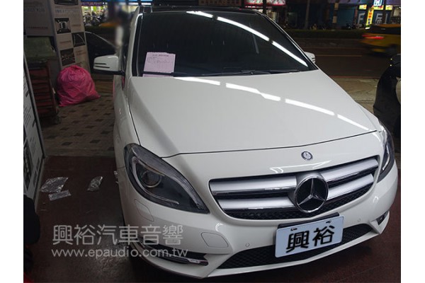 【BENZ B200】安裝 行車記錄器