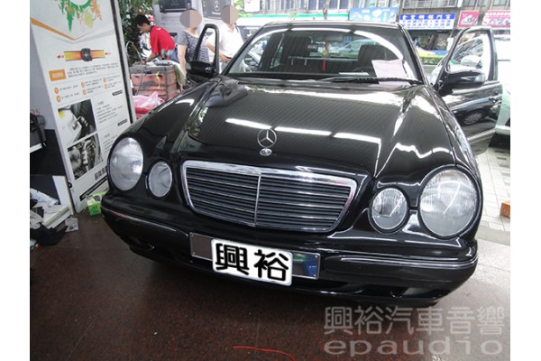 【BENZ W210】E240 安裝 伸縮螢幕主機 | 導航  | 倒車 | 手機鏡像