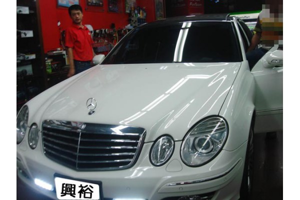 【BENZ W211】 E350 安裝 專用螢幕主機 | 數位