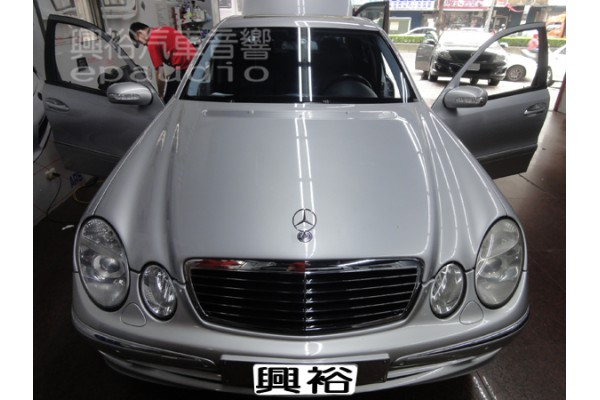 【BENZ W211】 E320 安裝 專用螢幕主機 | 倒車鏡頭