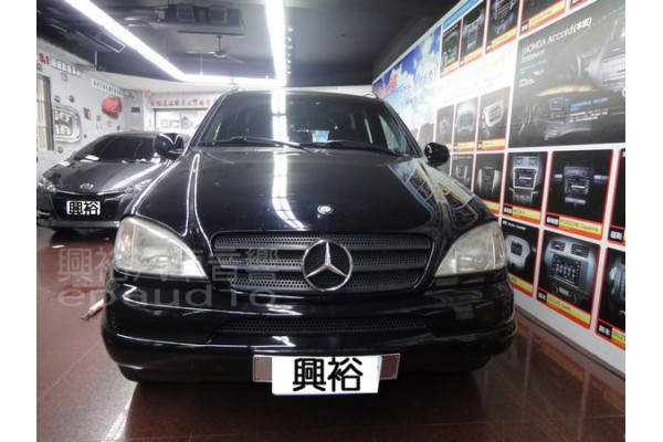 【BENZ 賓士】ML320 安裝螢幕主機 | 數位電視 | 倒車鏡頭