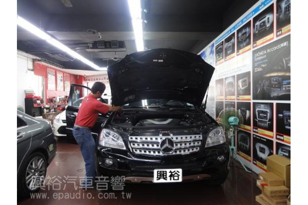 【BENZ 賓士】ML350 安裝介面 | 導航 | 數位電視