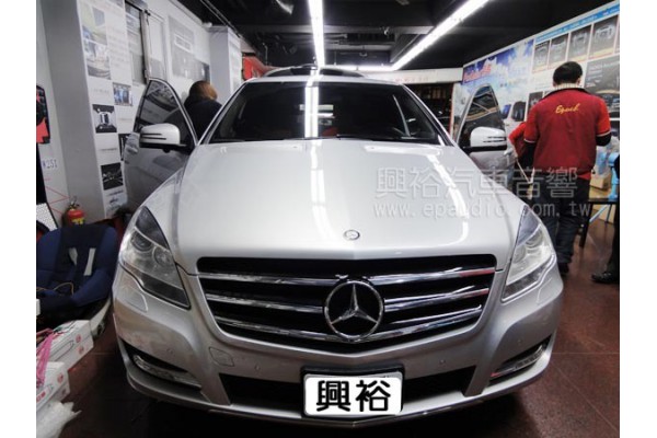 【BENZ 賓士】R350 改專款螢幕主機 | 頭枕螢幕 | 行車記錄器 | 重低音