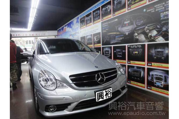 【BENZ 賓士】R350 安裝固定式螢幕