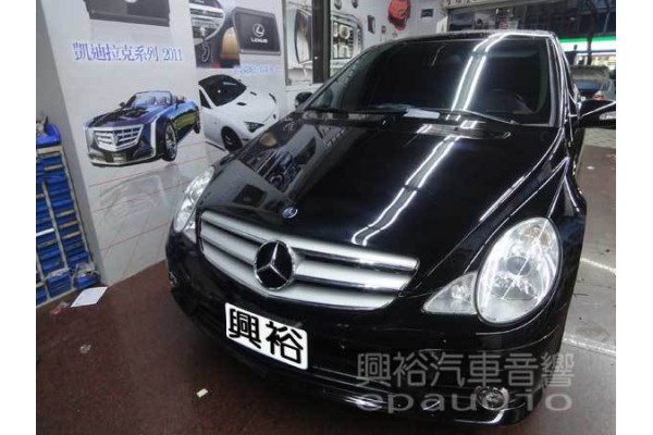 【BENZ 賓士】R350 安裝 專款螢幕主機 | 倒車鏡頭