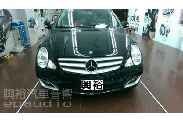 【BENZ 賓士】R350 改專款螢幕主機 | 環景