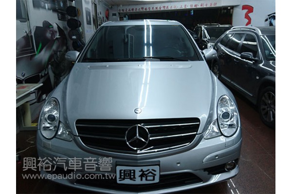 【BENZ 賓士】R350 安裝後座平版螢幕