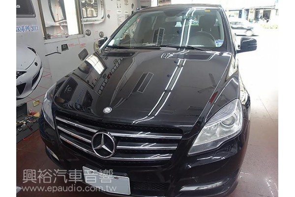 【BENZ 賓士】R350 改專款螢幕主機 | 倒車