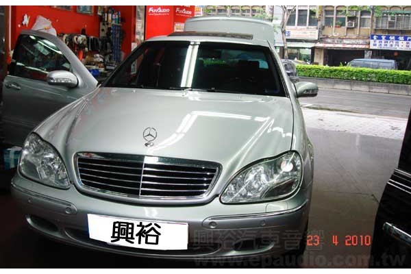 【BENZ 賓士】S350 安裝 螢幕主機 | 重低音