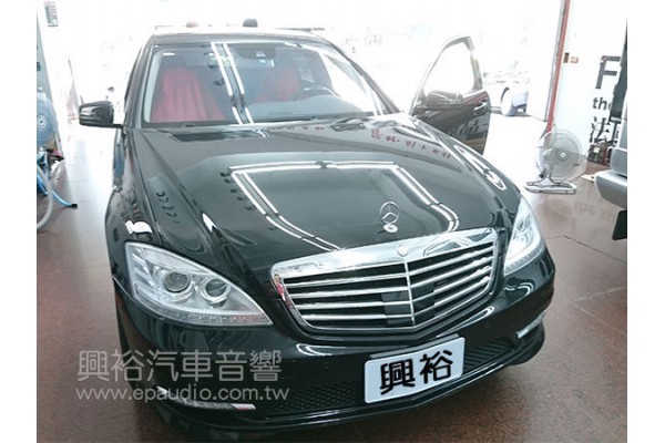 【BENZ 賓士】S550 安裝數位電視 | 手機介面