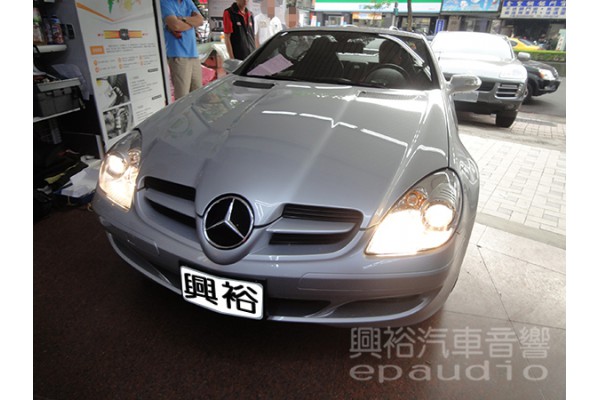 【BENZ 賓士】SLK350 安裝 專款螢幕主機 | 倒車鏡頭