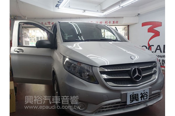 【BENZ 賓士】VITO 安裝 專款螢幕主機 | 行車記錄器 | 測速器 | 防護罩 | 固定式螢幕 | 環景