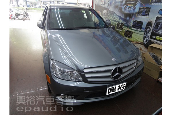 【BENZ W204】C300 安裝 全景通環景 | 重低音 | 擴大機 | 測速器 | DSP | 木工 | 手機鏡像