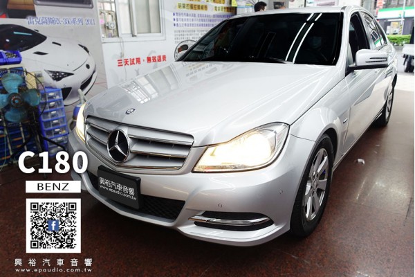 【BENZ W204】C180 安裝 11-14年W204專用安卓機 |  專用把手型倒車鏡頭