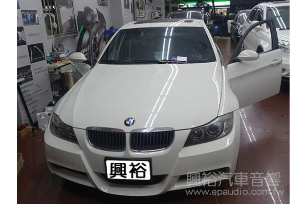 【BMW E90】330i  安裝 行車記錄器 | 數位 | 導航觸控 | 手機鏡像介面 | 專用把手型倒車