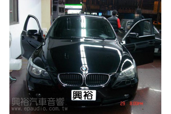 【BMW 5系列 E60】安裝  介面 | 導航 | 倒車 | 數位 | 多媒體播放器