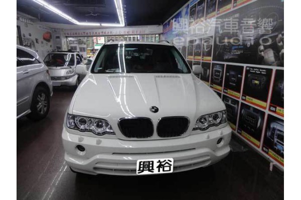 【BMW X5】 安裝 專款7吋螢幕主機 | 倒車