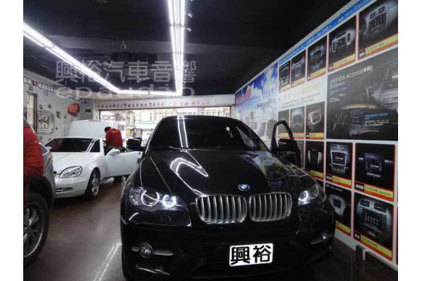 【BMW X6】安裝 扶手螢幕