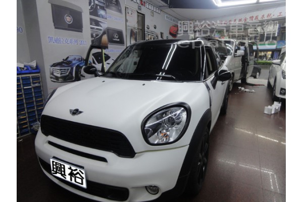 【MINI 迷你】MINI Cooper 四門  安裝 專款7吋螢幕主機 | 倒車