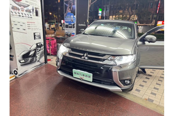 【MITSUBISHI 三菱】 2024/11/29OUTLANDER22年 Alpine 710+環景