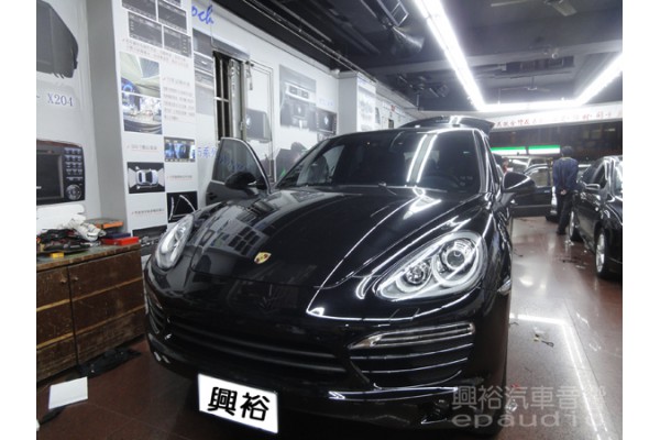 【Porsche 保時捷】Cayenne 安裝導航|數位|擴大機|電容|重低音|木工|測速器|防護罩|行車記錄器|倒車鏡頭