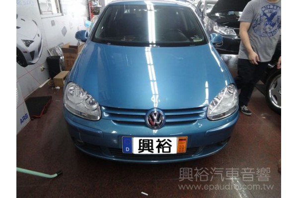 【VW 福斯】GOLF 安裝翻蓋型倒車鏡頭