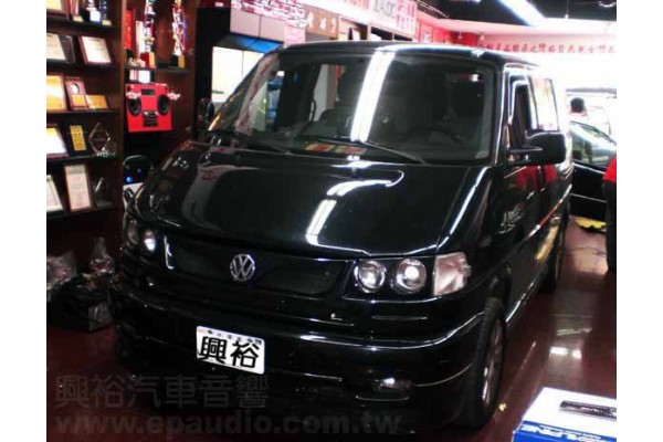 【VW 福斯】T4 安裝 伸縮螢幕主機 | 木工 | 頭枕螢幕 | 吸頂螢幕 | 喇叭 